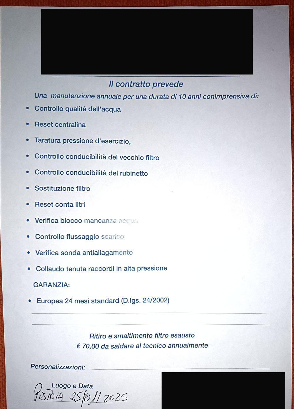 La pagina di un contratto di manutenzione di un'altra azienda, con i dati identificativi oscurati